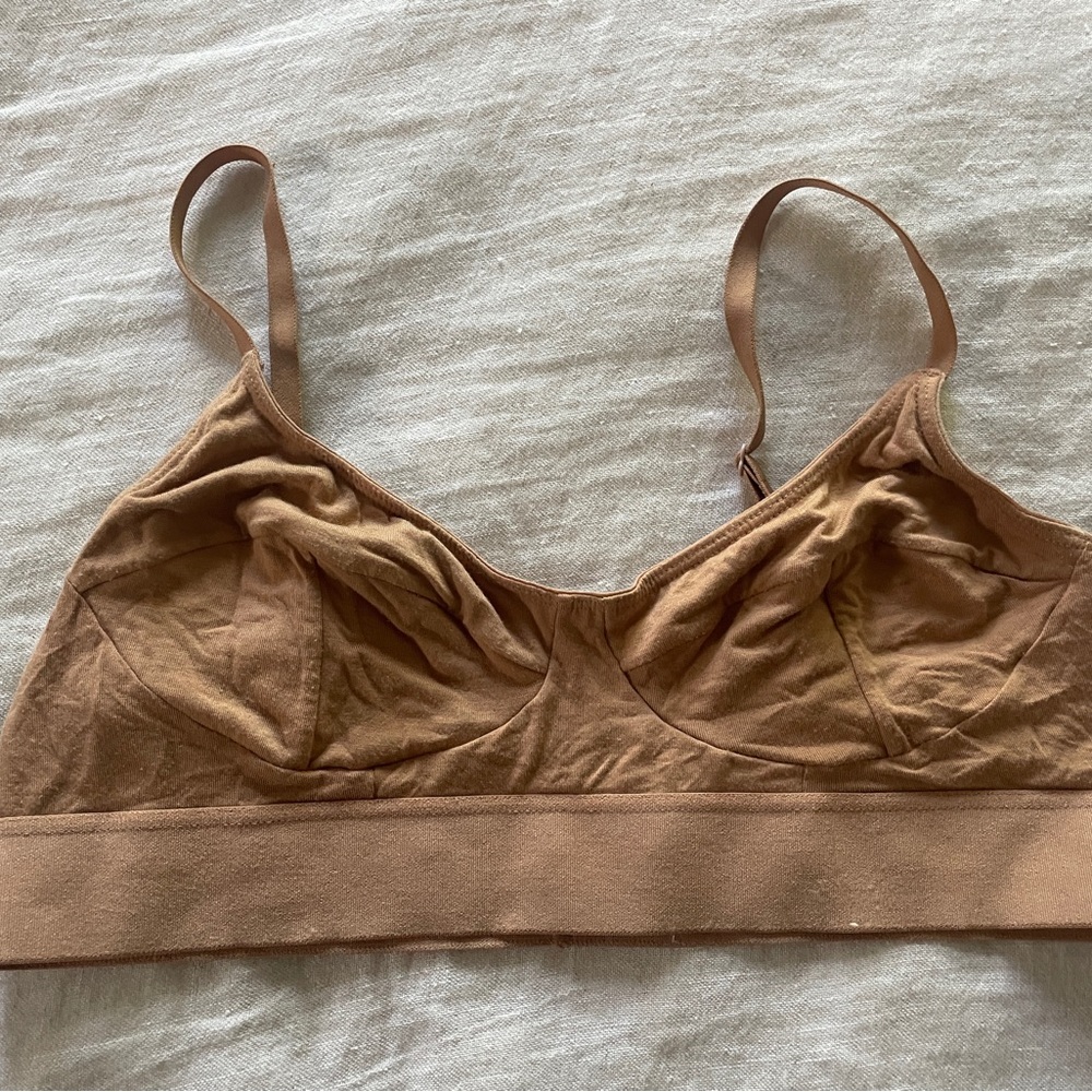 Baserange “Soft Bra” in Aural size Medium